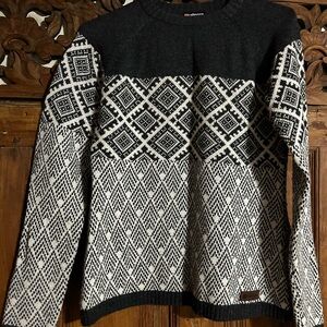 Stylish Black and White Patterned Crewneck Sweater